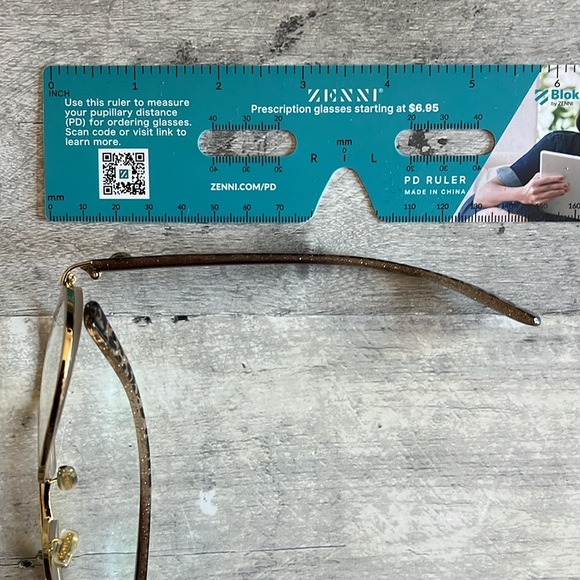 🆕 listing! Gold aviators with animal print arms by Coach - Picture 7 of 8